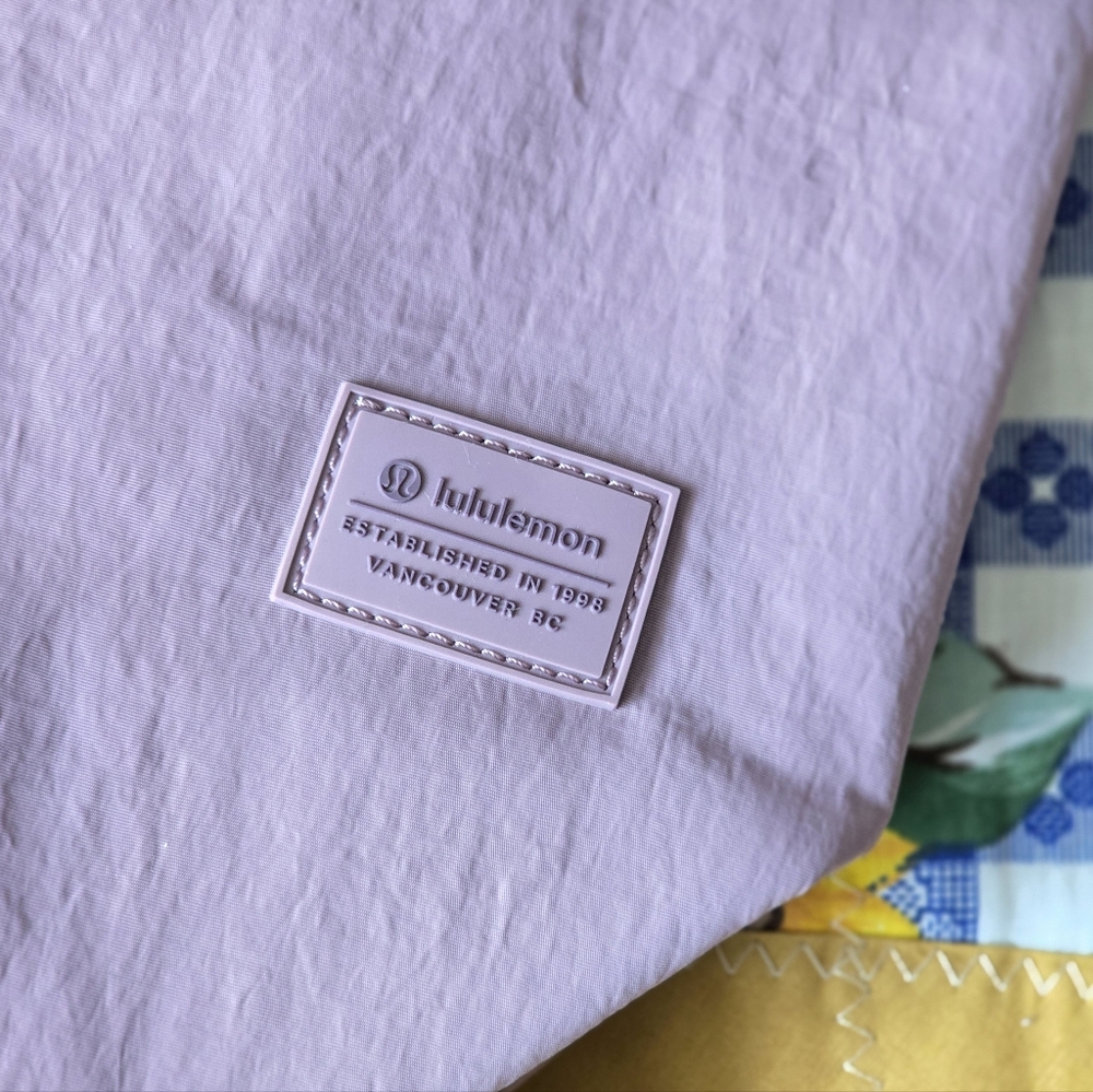 *NWT* LULULEMON Fast Track Bag 2.0 9L In Lavender Lux - Picture 6 of 12